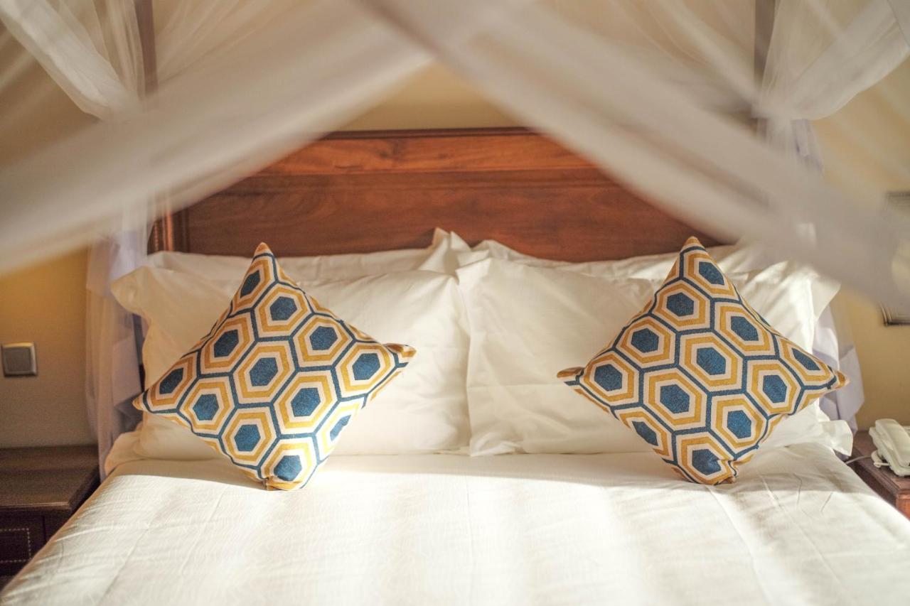 No 5 Boutique Hotel Limited Ентебе Екстериор снимка
