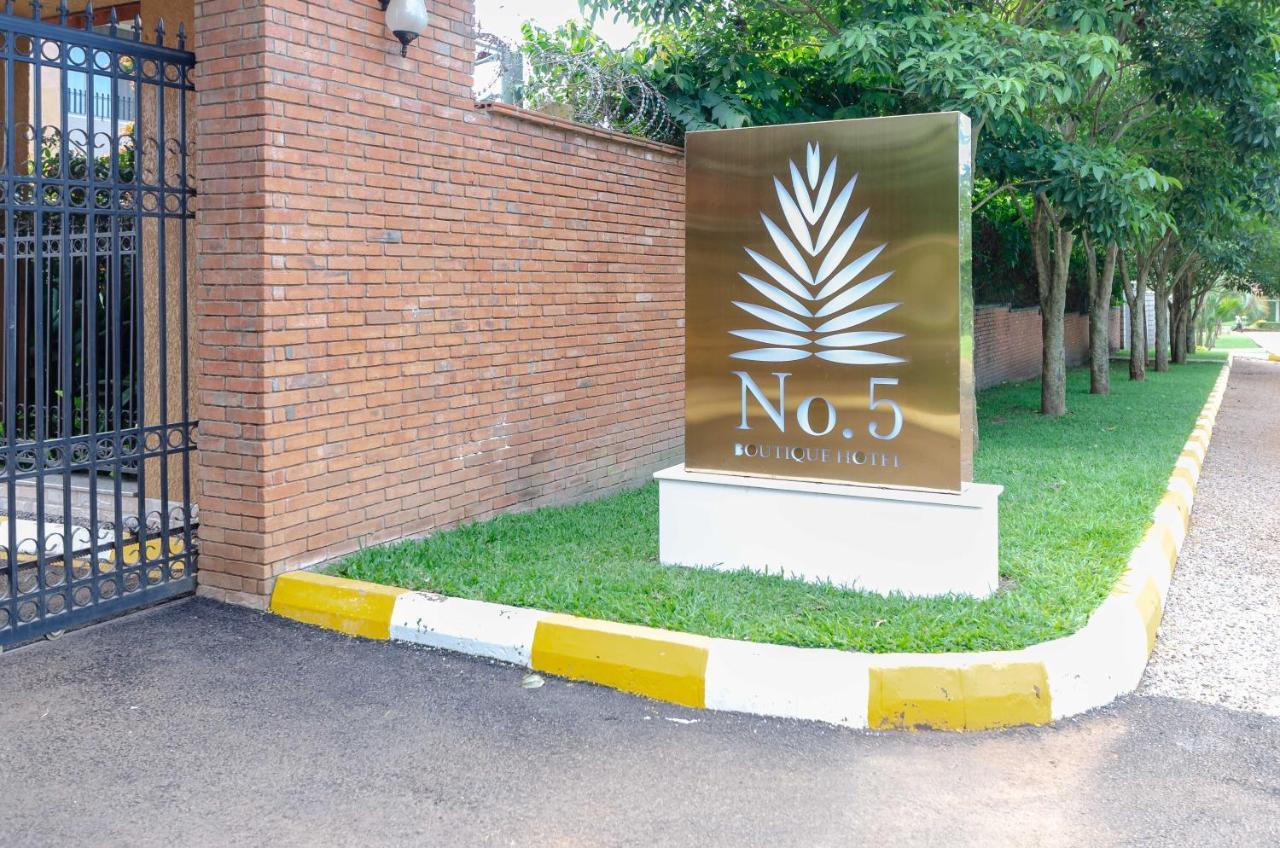 No 5 Boutique Hotel Limited Ентебе Екстериор снимка
